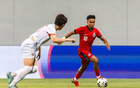 中国与新加坡足球队历史交锋18次，中国队以12胜4平2负的战绩占据明显优势，双方激烈对决屡次引发球迷热议